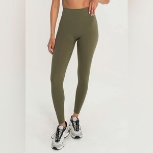Form Core Leggings in Olive